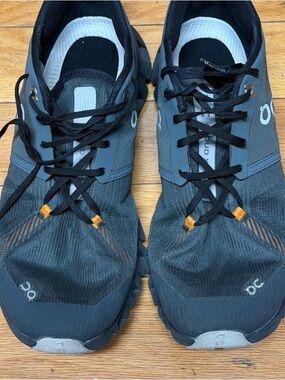 On Cloud Men’s Shoes  size 9